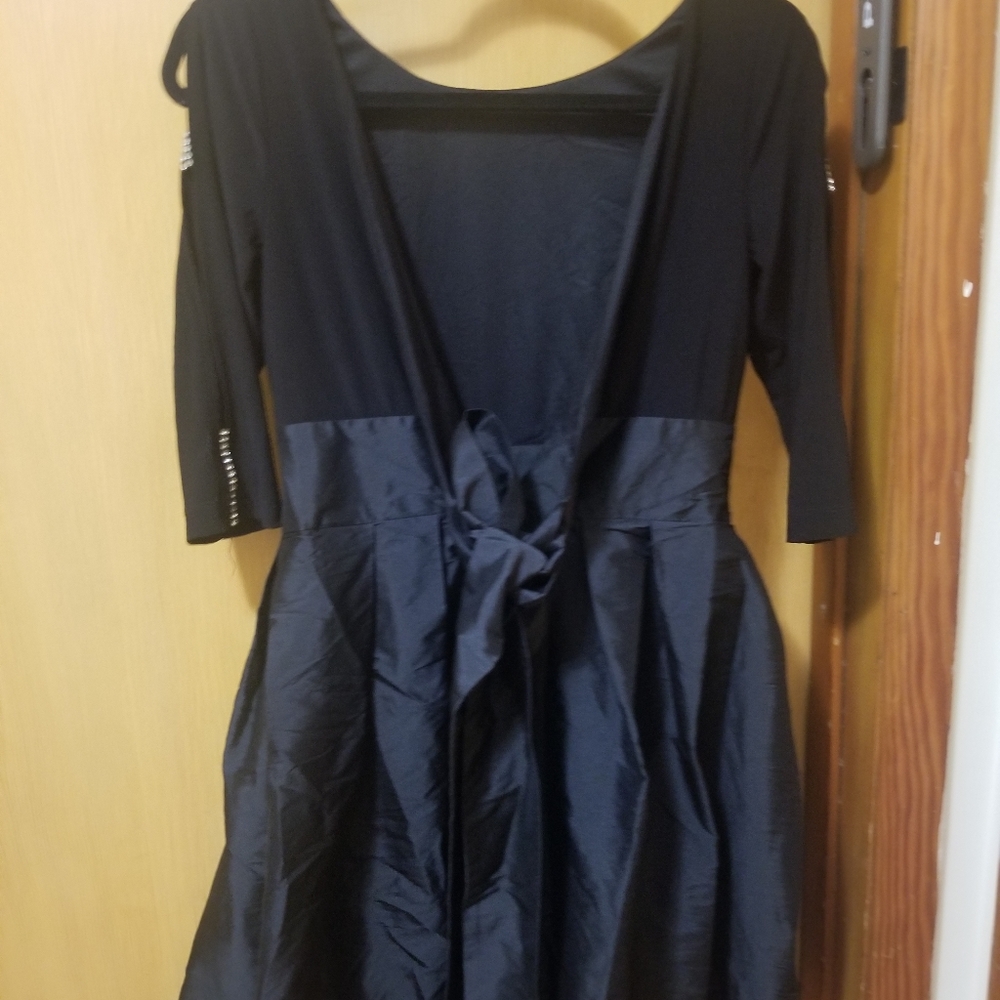 Dress - Picture 4 of 7